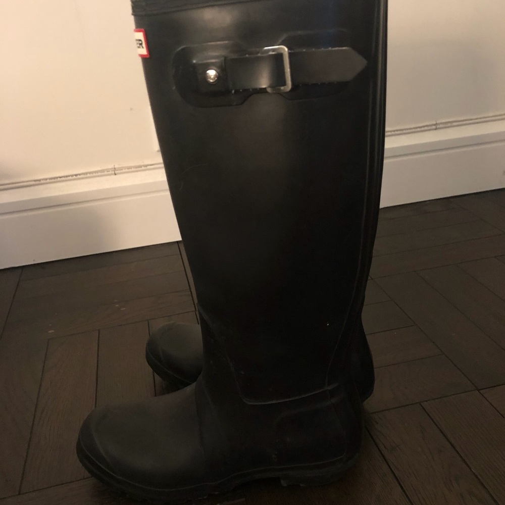 Black HUNTER rubber boots - size 9 female (8 male) - Picture 3 of 5